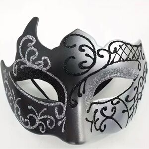 NYE Gorgeous Black and Silver Masquerade Mask